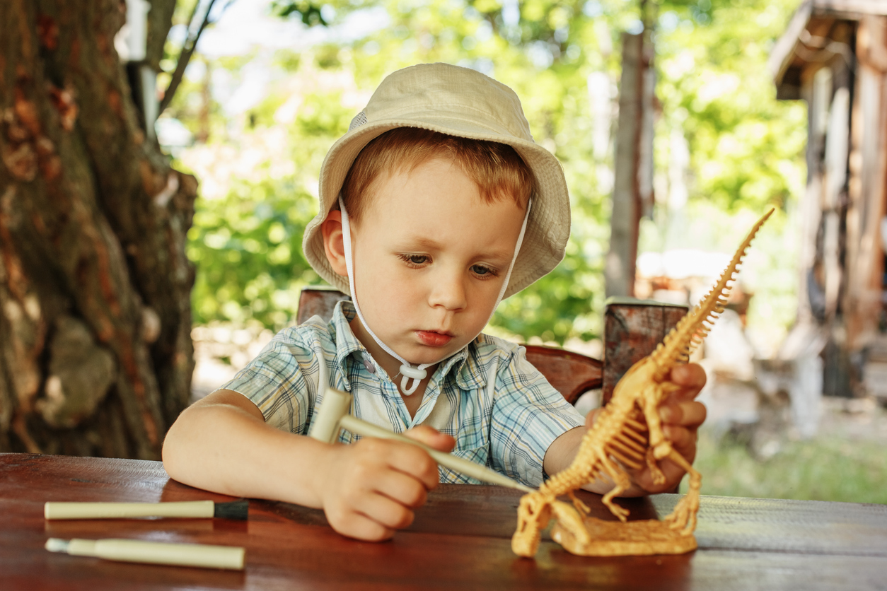 student-playing-dinosaur-learning