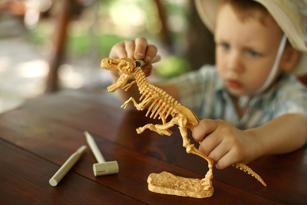 kid-with-dinosaur