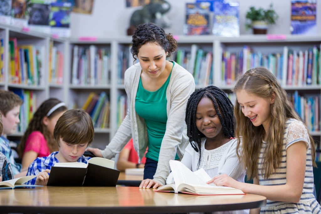 elementary-students-and-teacher-in-library