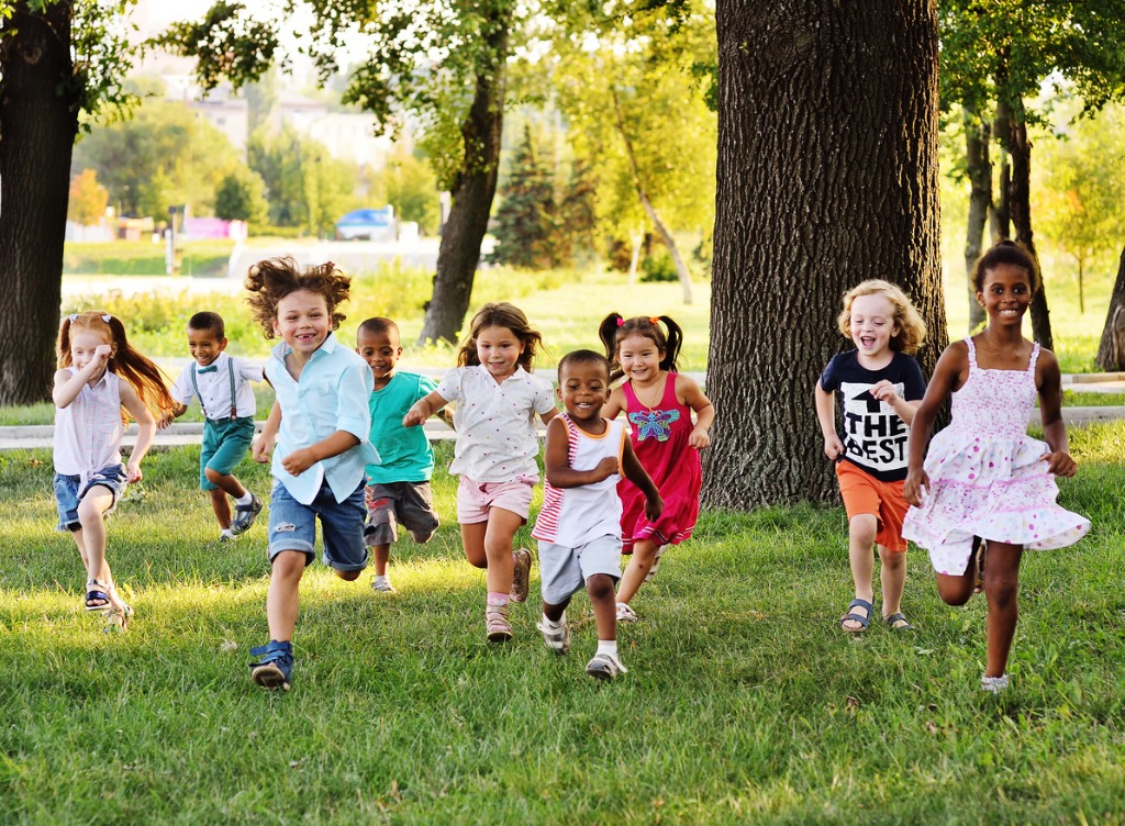 kids-running-outside