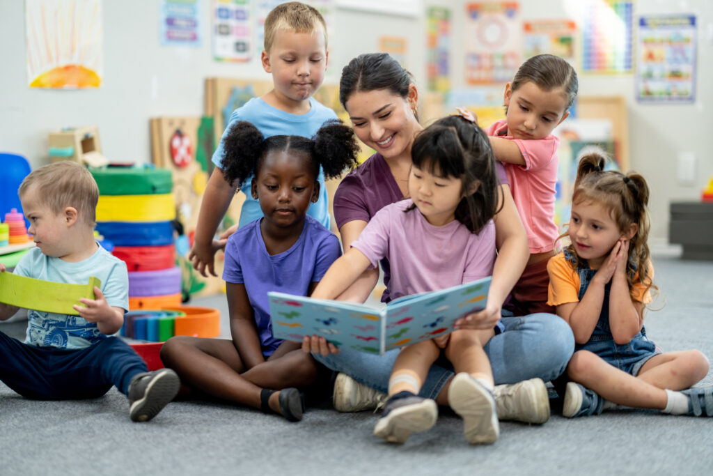 teacher-reading-to-students