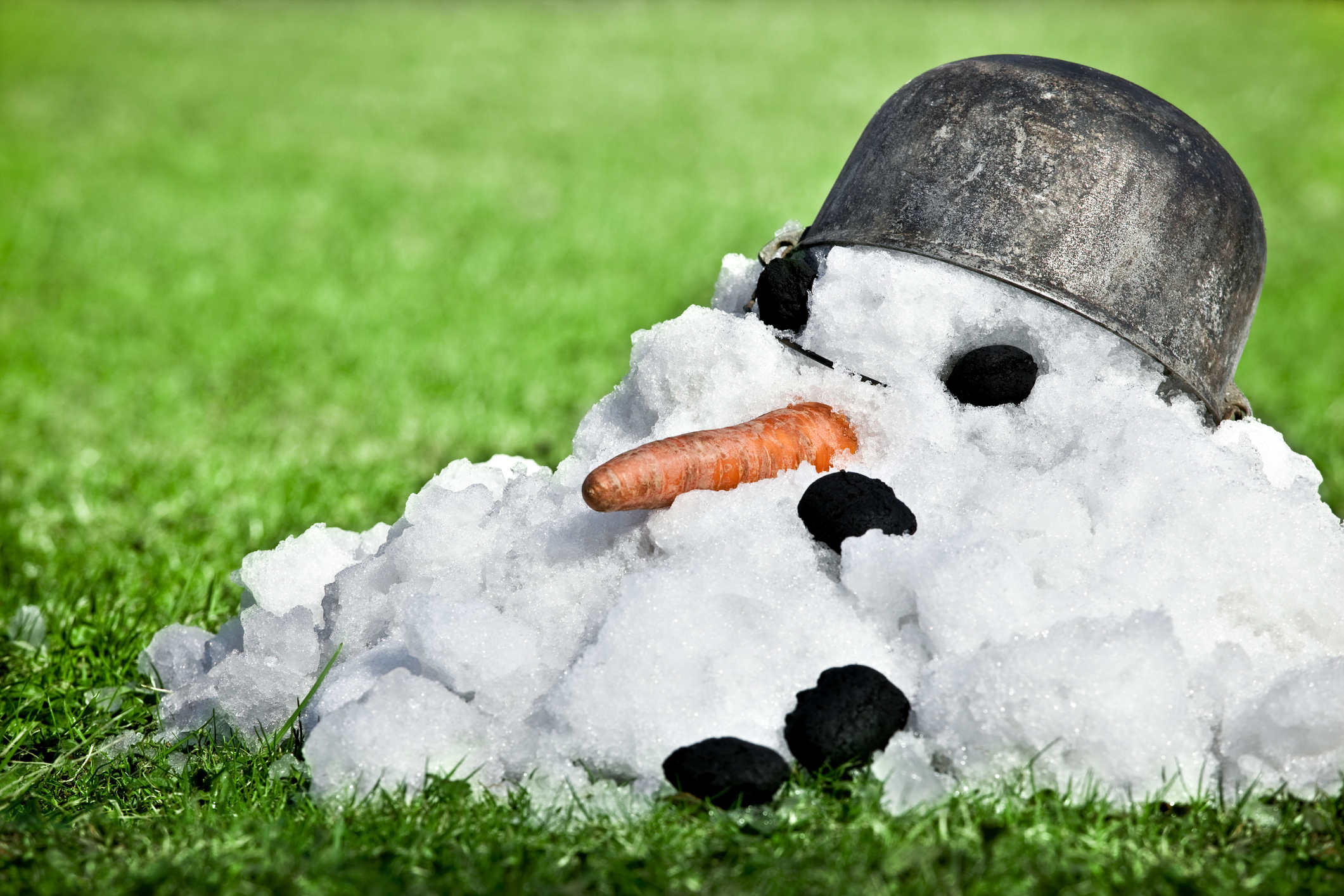 melting-snowman-image-prompt